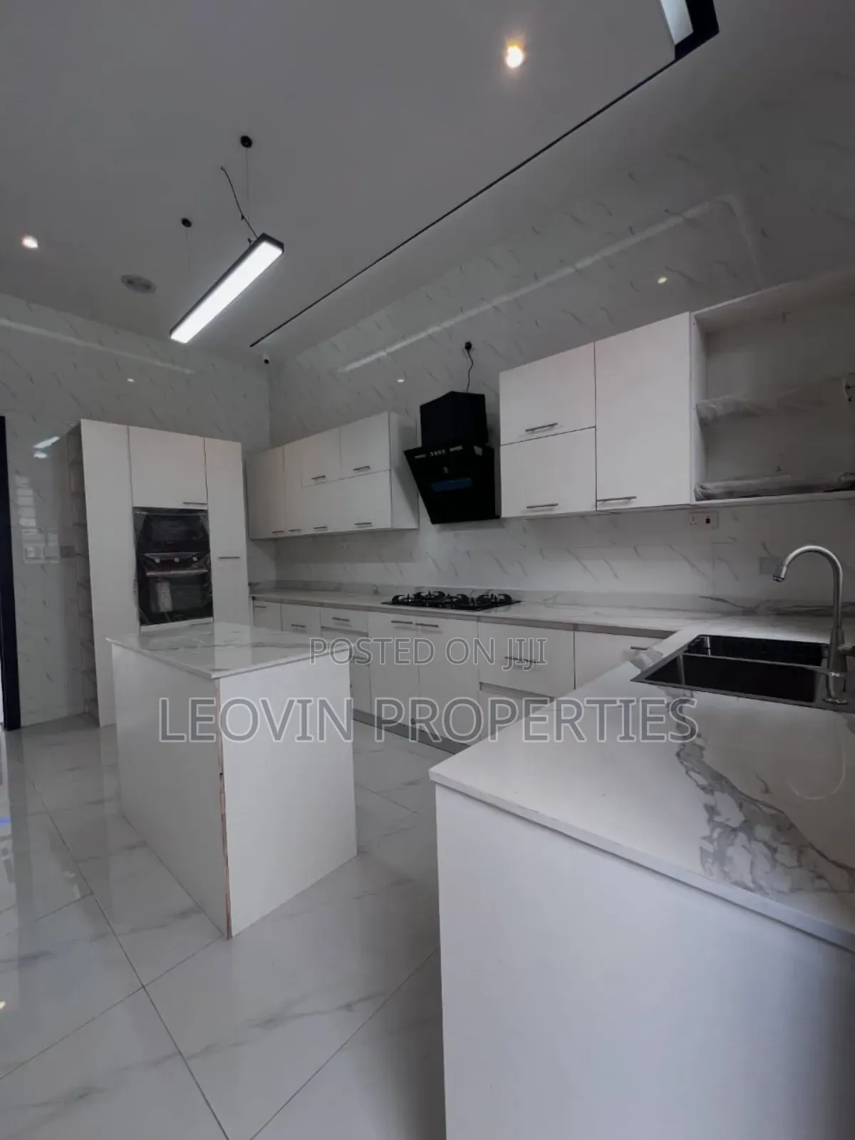 4bdrm Duplex in Chevron Lekki Estate for sale in Lekki Expressway