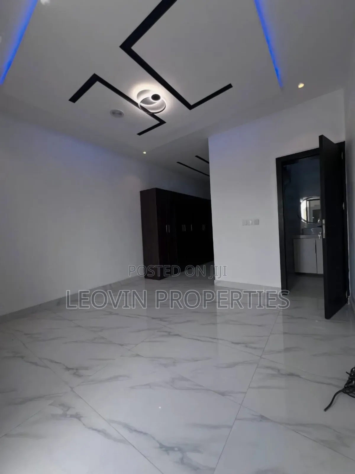 4bdrm Duplex in Chevron Lekki Estate for sale in Lekki Expressway