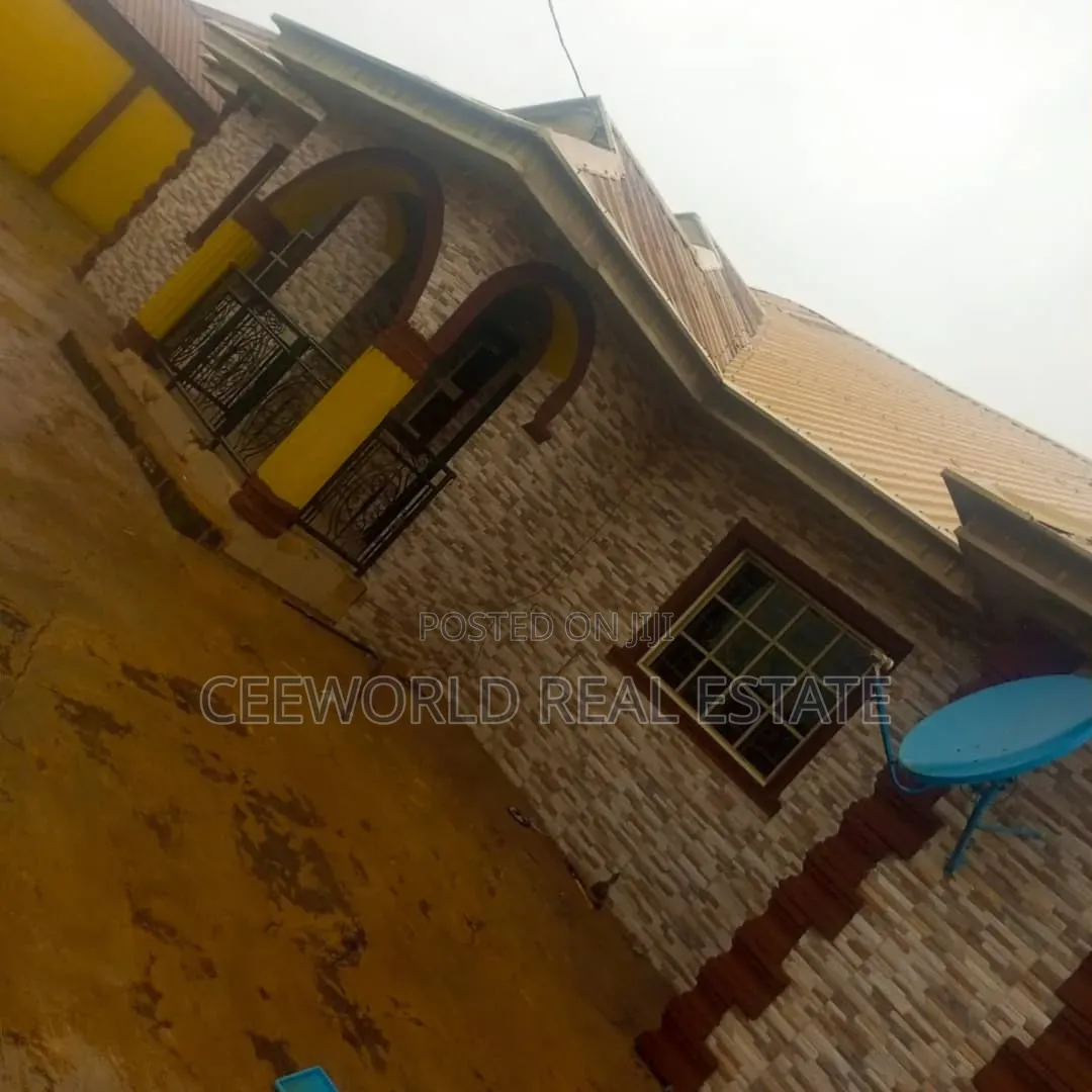 3bdrm Bungalow in Odeku Estate, Akala Express for rent in Akala Express