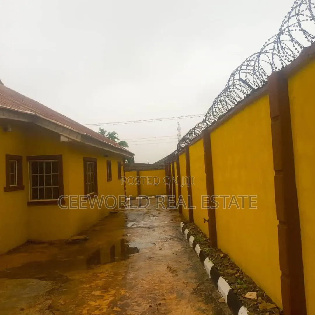 3bdrm Bungalow in Odeku Estate, Akala Express for rent in Akala Express
