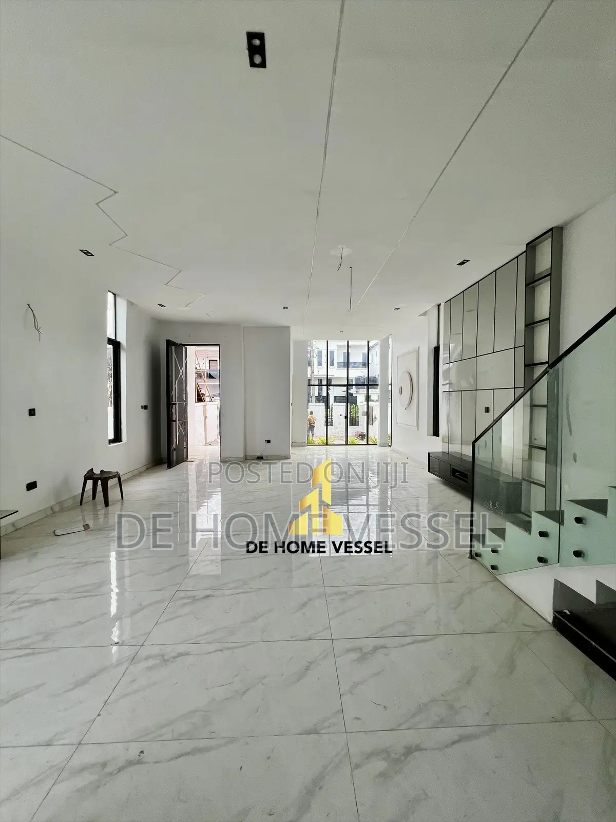 5bdrm Duplex in Chevron for sale in Chevron