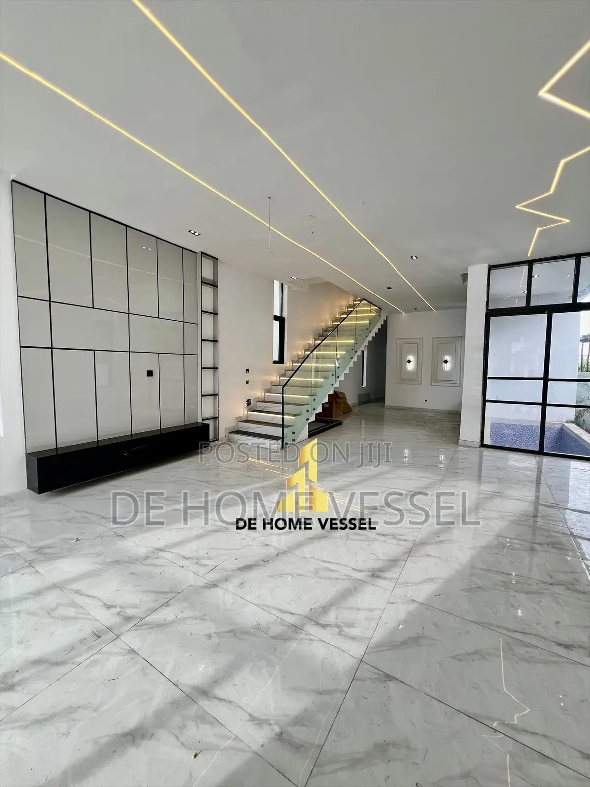 5bdrm Duplex in Chevron for sale in Chevron