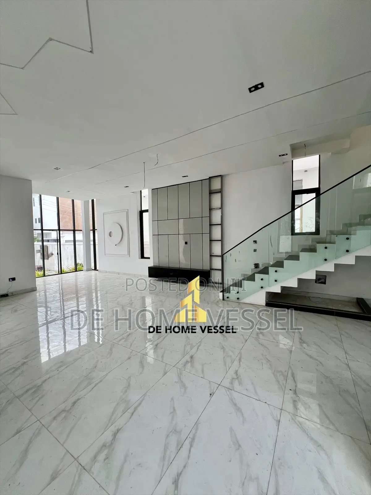 5bdrm Duplex in Chevron for sale in Chevron