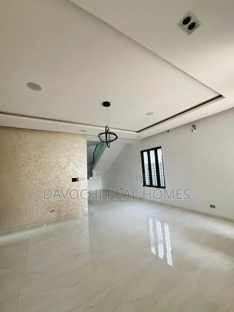 5bdrm Duplex in Lekki Phase 1 for sale in Lekki Phase 1