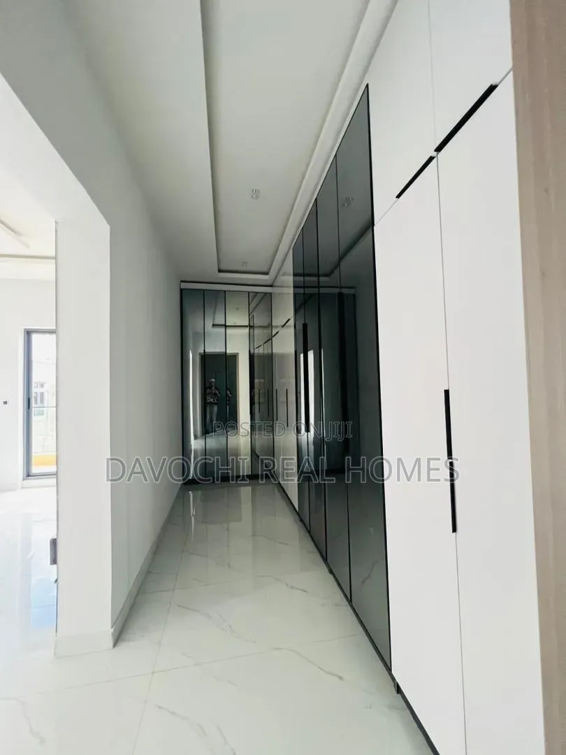5bdrm Duplex in Lekki Phase 1 for sale in Lekki Phase 1