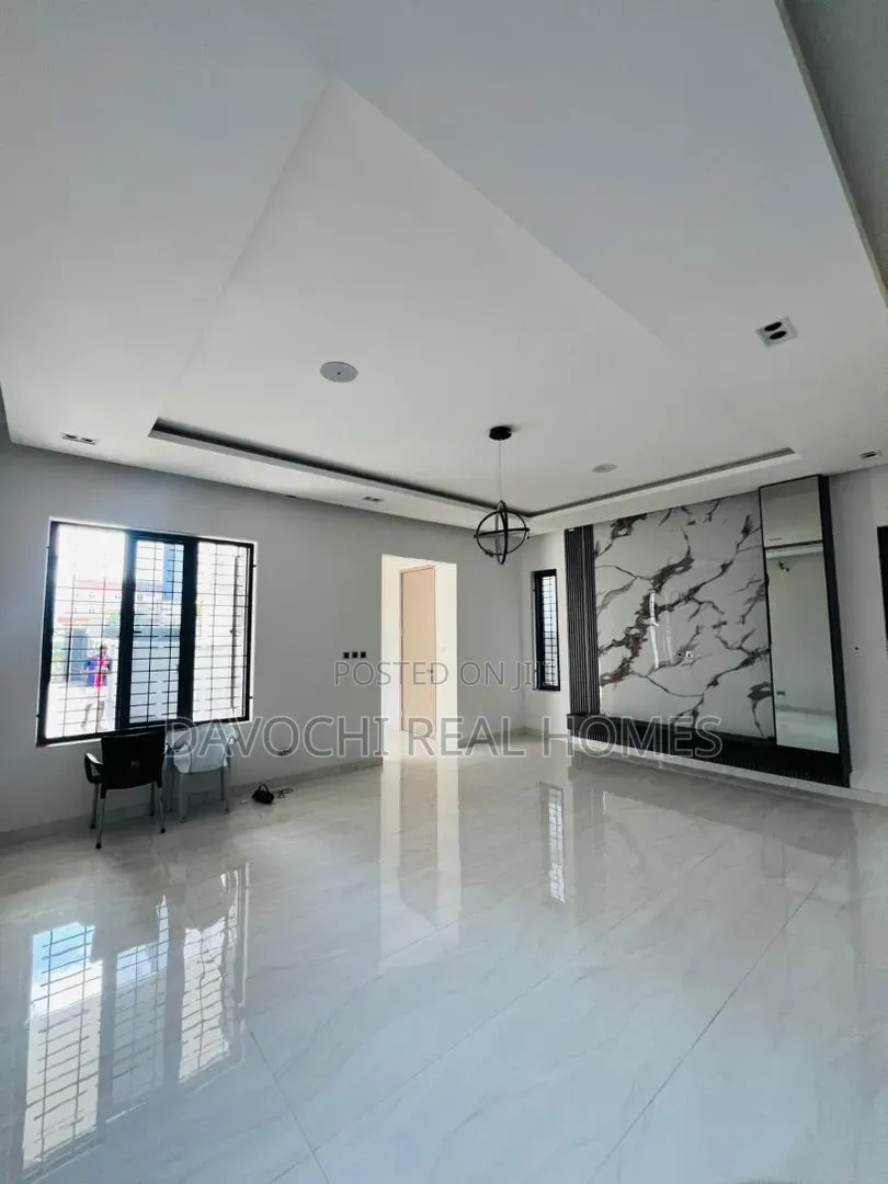 5bdrm Duplex in Lekki Phase 1 for sale in Lekki Phase 1