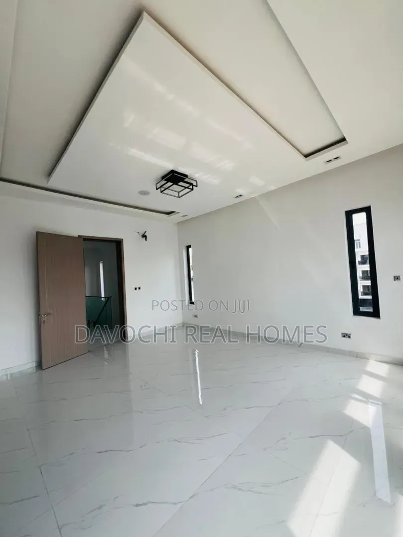 5bdrm Duplex in Lekki Phase 1 for sale in Lekki Phase 1