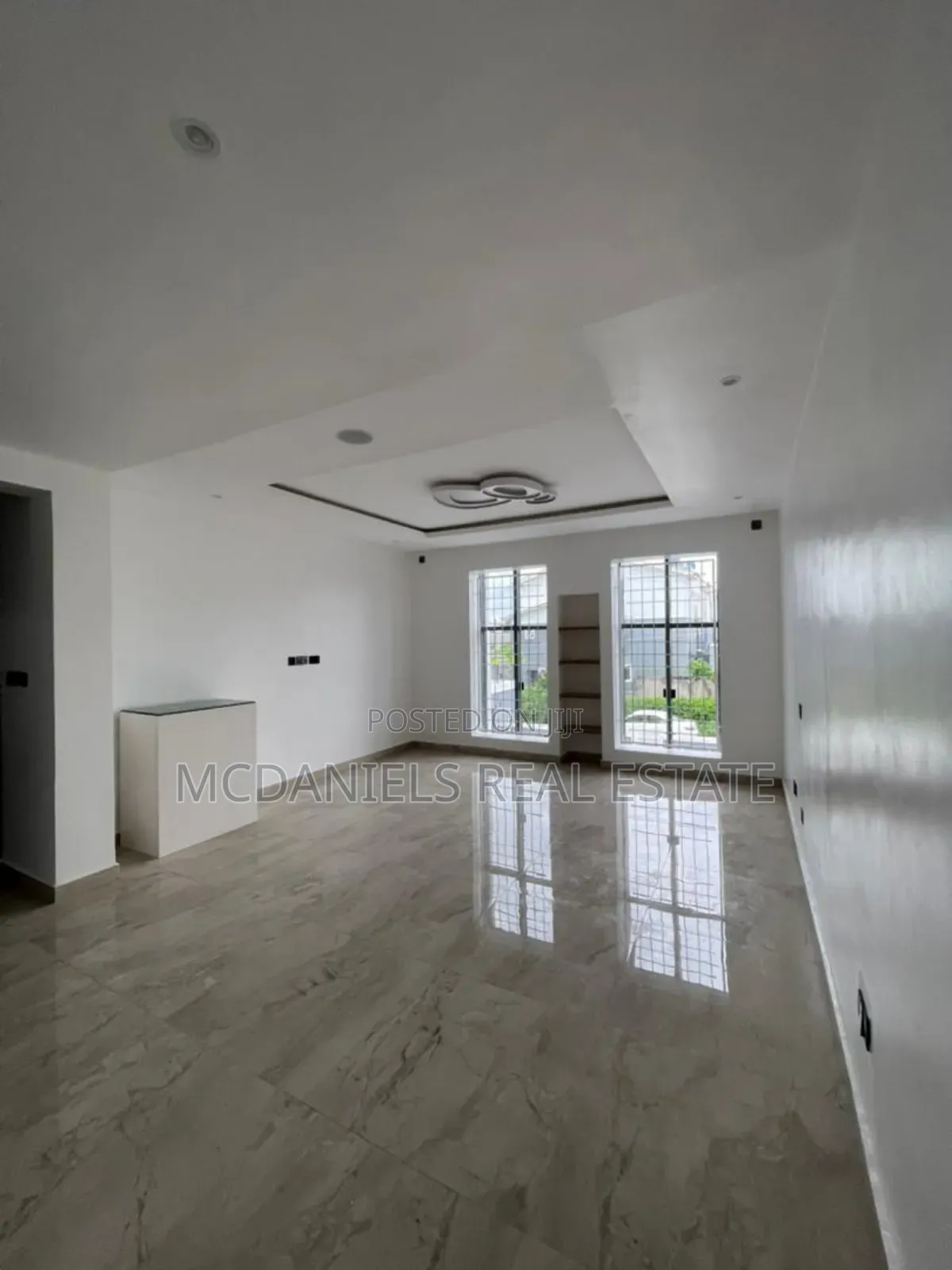 5bdrm Duplex in Lekki Phase 1 for sale in Lekki Phase 1