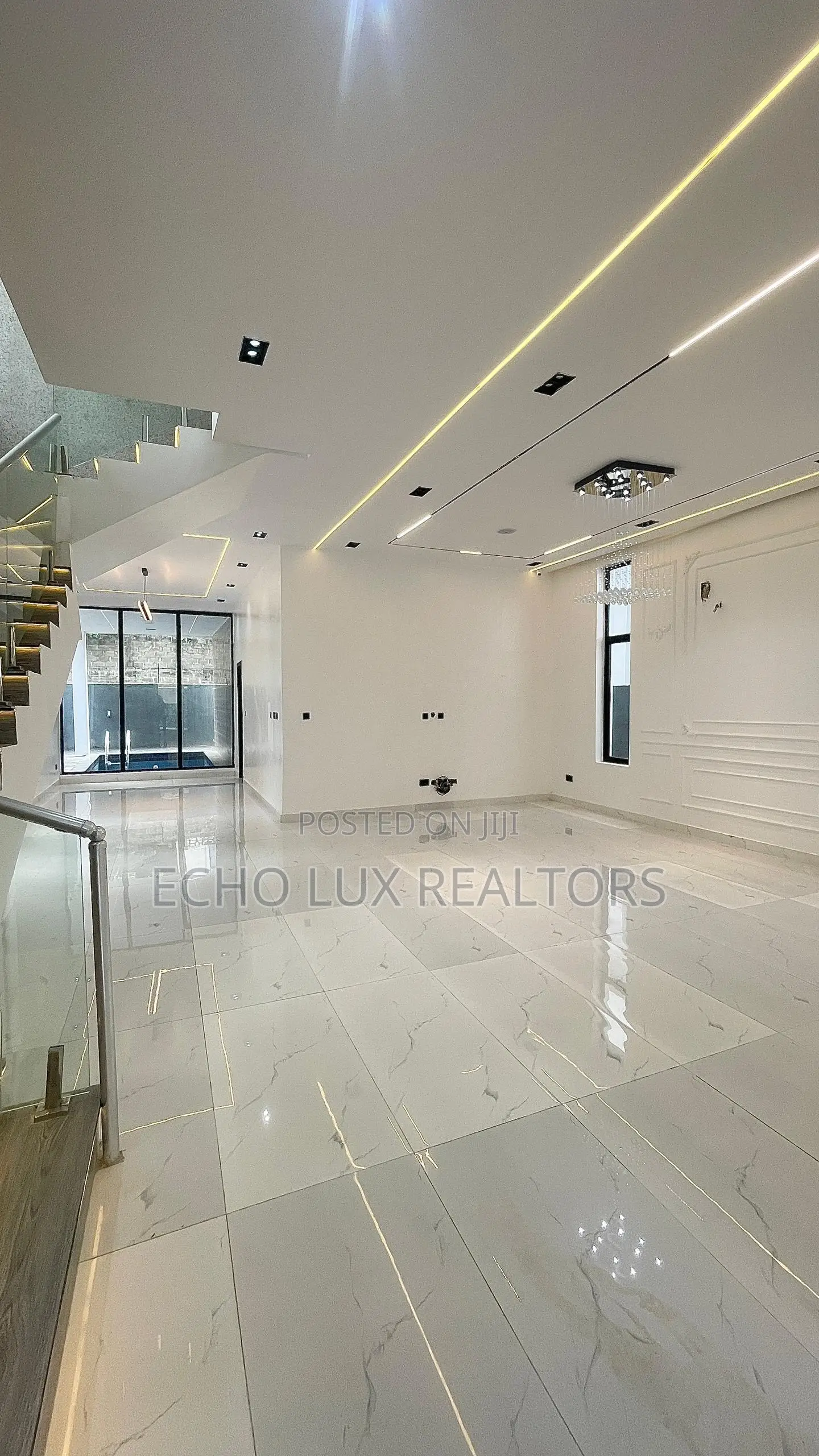 5bdrm Duplex in Chevron for sale in Chevron