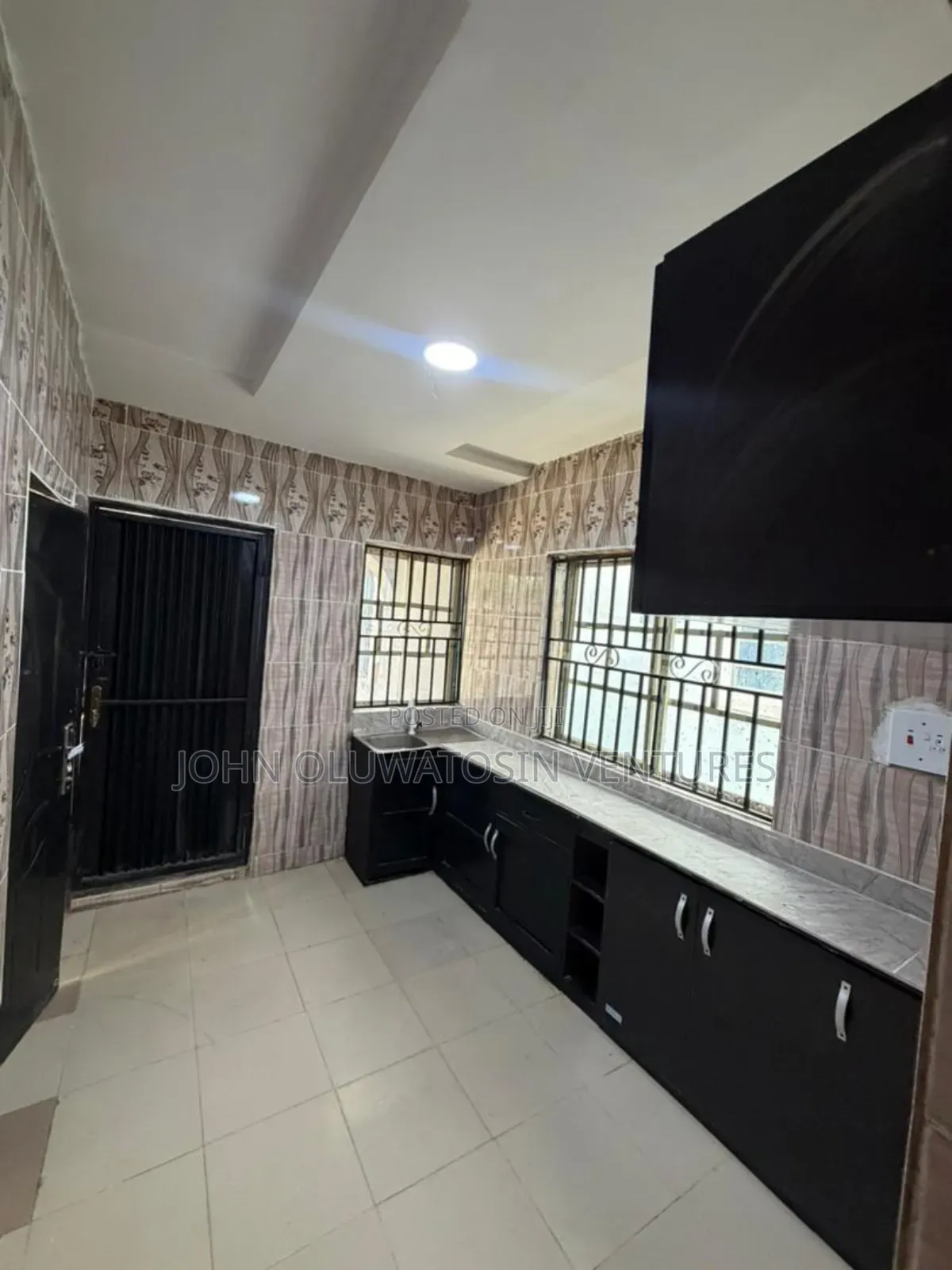 2bdrm Block of Flats in Akala Estate, Akobo for rent in Akobo
