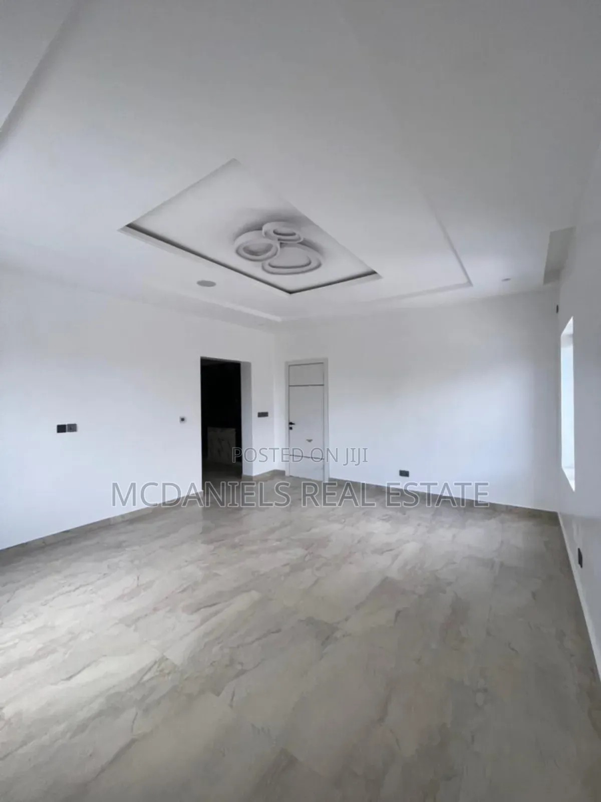 5bdrm Duplex in Chevron for sale in Chevron