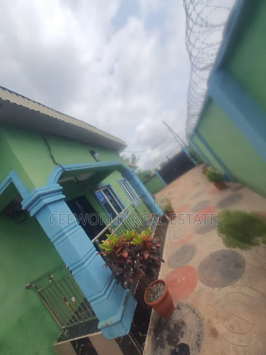 3bdrm Bungalow in Moganna Estate Elebu, Akala Express for rent in Akala Express