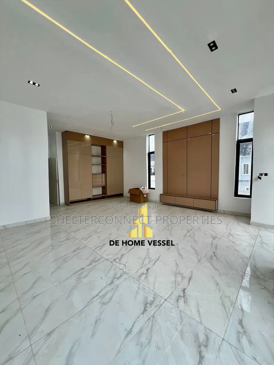 5bdrm Duplex in Chevron for sale in Chevron
