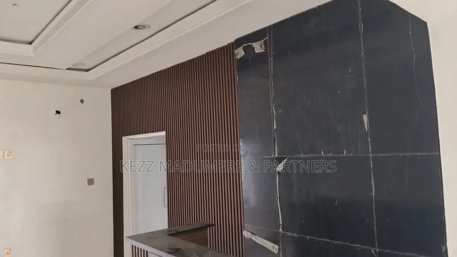 To Let : Semi Furnished 1st Floor Shop at Choba in Choba