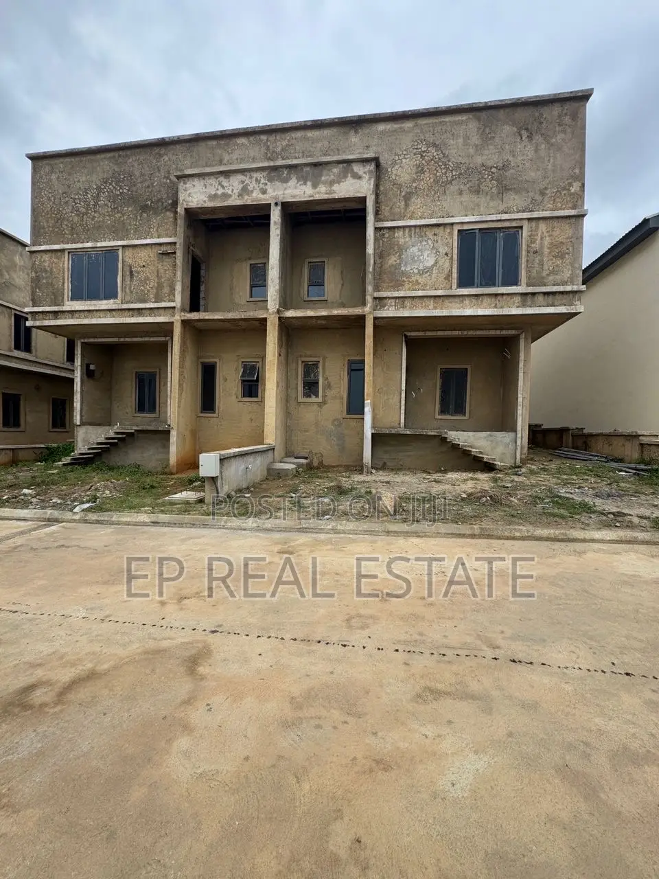 4bdrm Duplex in Apo District for sale in Apo District