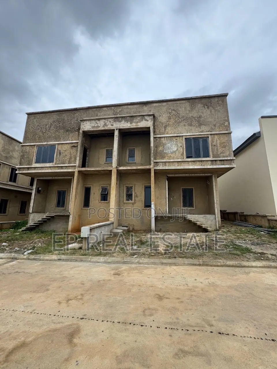 4bdrm Duplex in Apo District for sale in Apo District