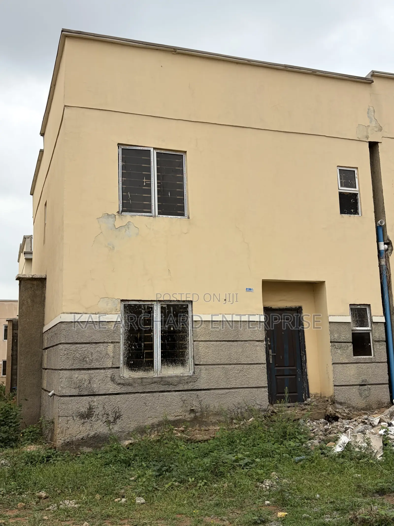 4bdrm Duplex in Brains And Hammers, Life Camp for sale in Life Camp