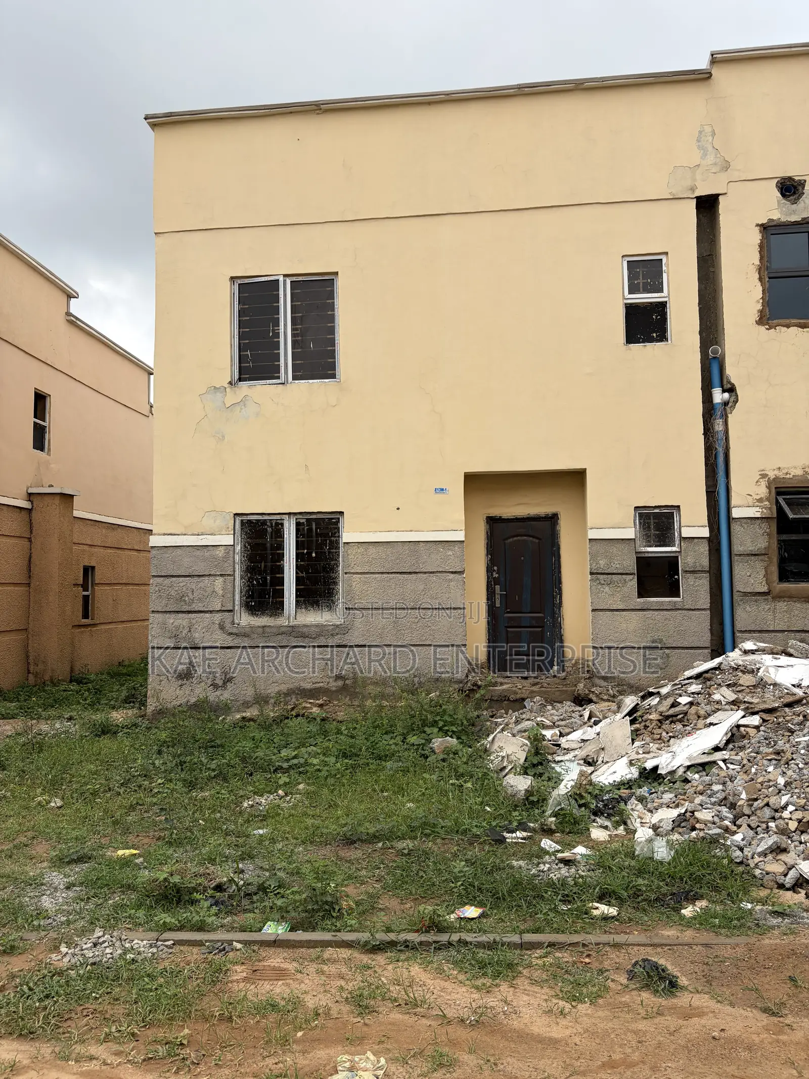 4bdrm Duplex in Brains And Hammers, Life Camp for sale in Life Camp