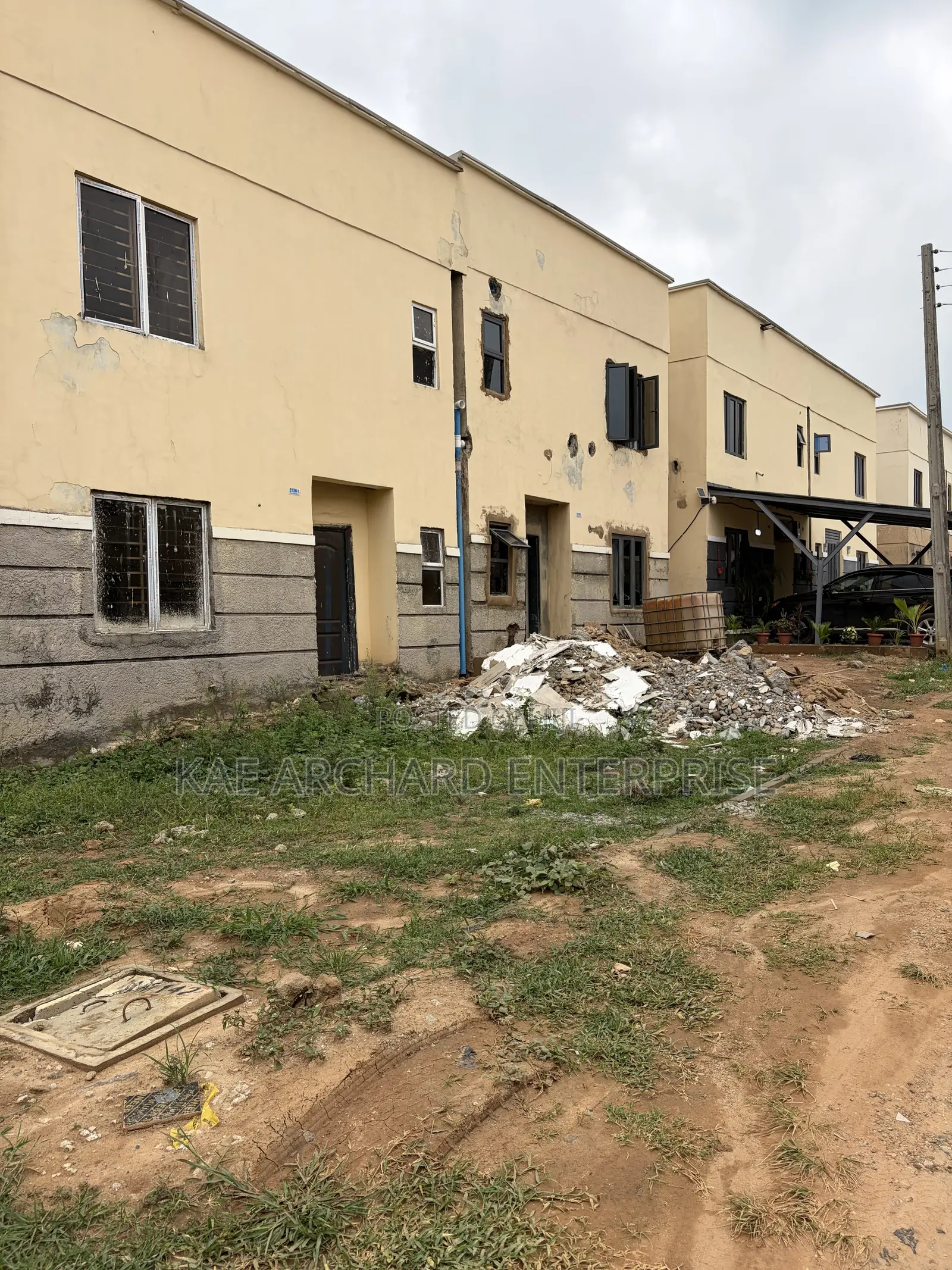 4bdrm Duplex in Brains And Hammers, Life Camp for sale in Life Camp