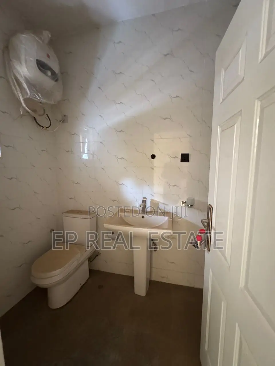 5bdrm Duplex in Apo District for sale in Apo District