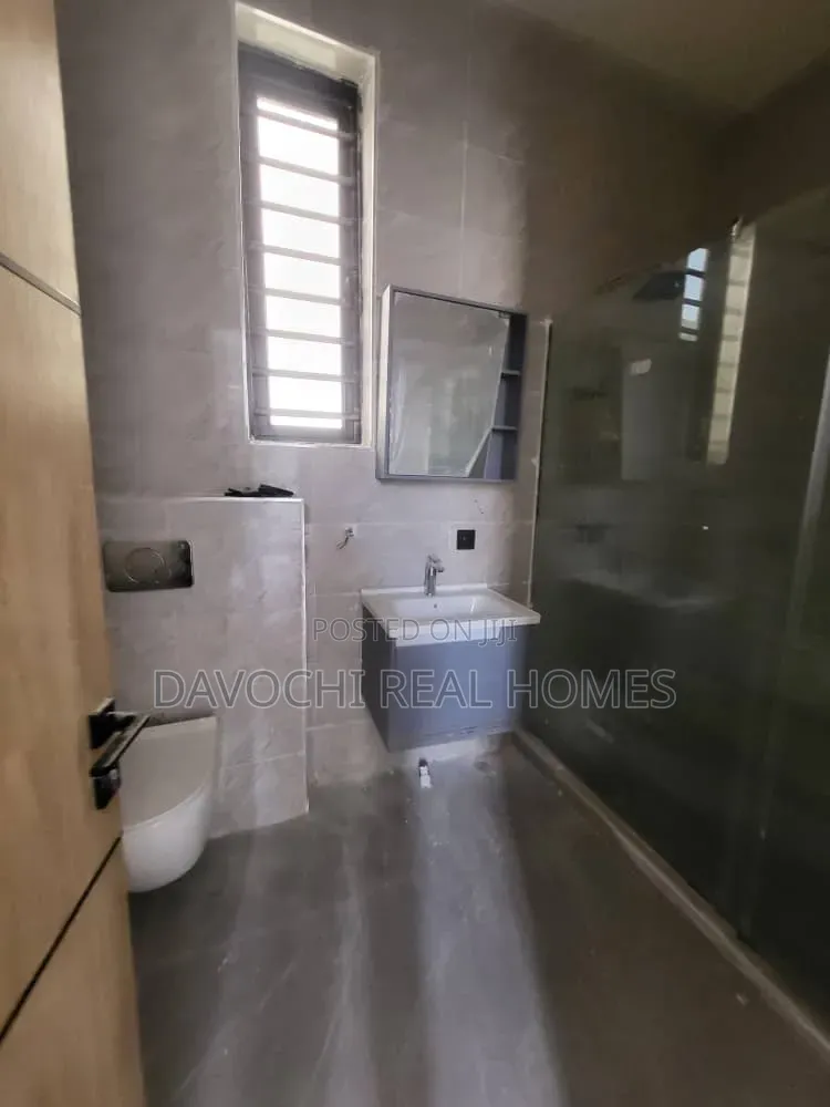 4bdrm Duplex in Lekki Phase 1 for sale in Lekki Phase 1