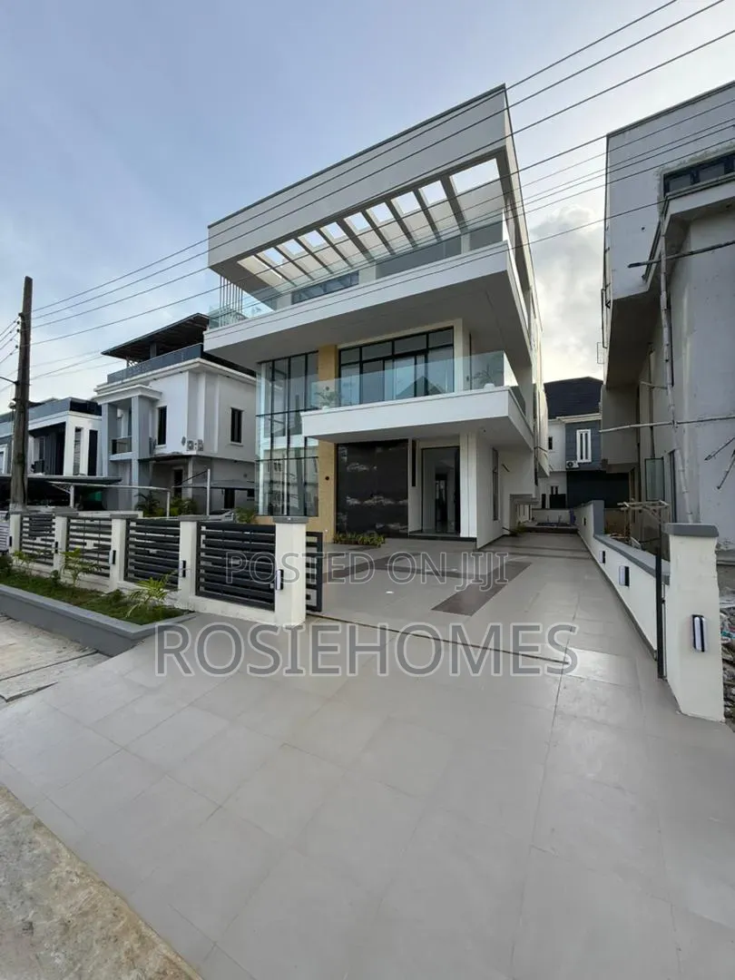 5bdrm Duplex in View Estate, Ikota for sale in Ikota