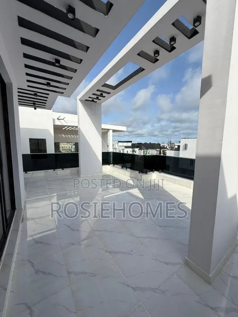 5bdrm Duplex in View Estate, Ikota for sale in Ikota