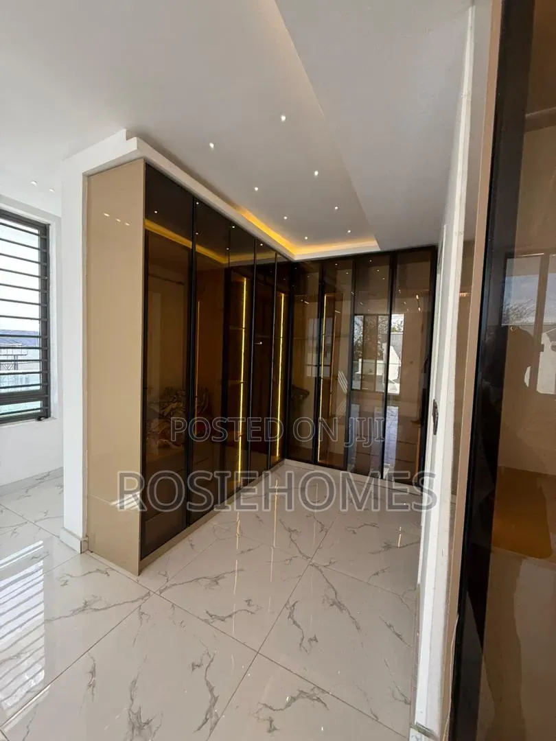 5bdrm Duplex in Lights Estate, Ikota for sale in Ikota