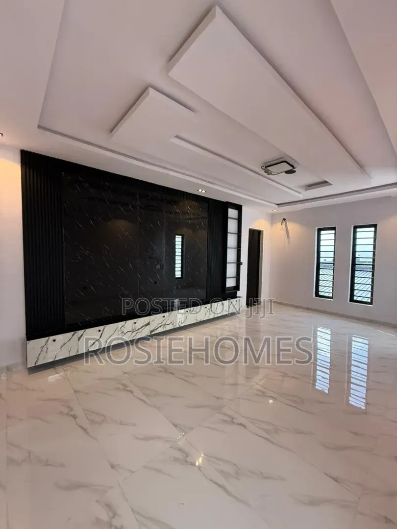 5bdrm Duplex in Lights Estate, Ikota for sale in Ikota