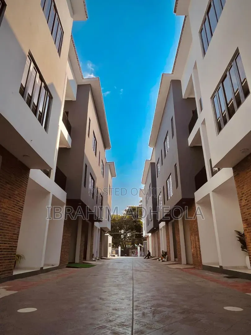 Furnished 4bdrm Apartment in Ikeja Gra for rent in Ikeja GRA