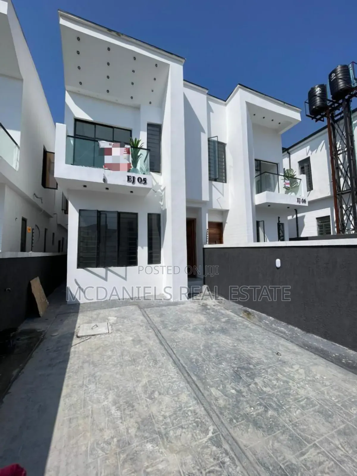 5bdrm Duplex in Ikota for sale in Ikota