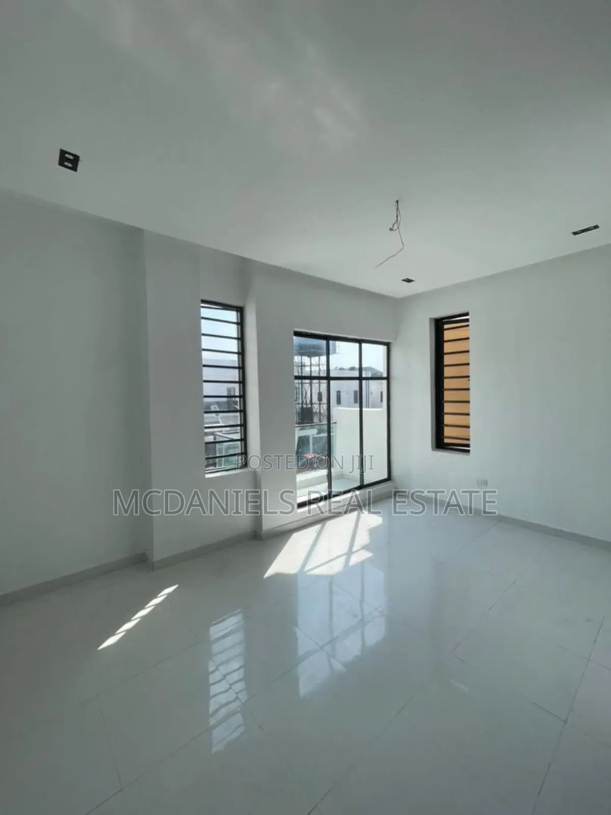 5bdrm Duplex in Ikota for sale in Ikota