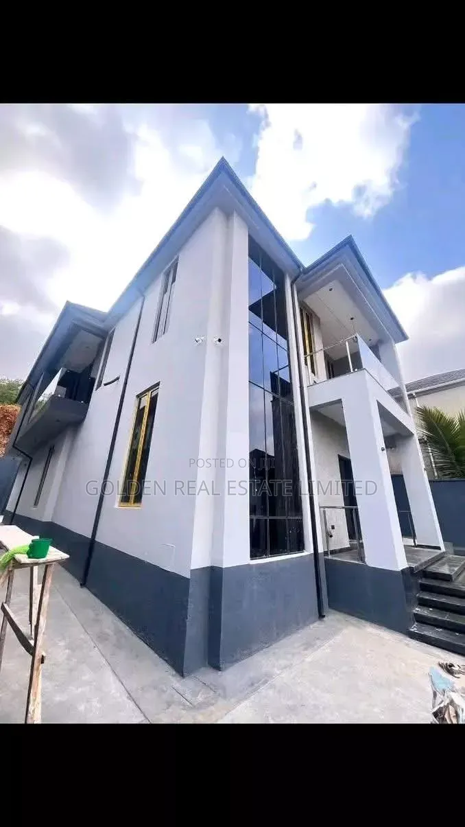 4bdrm Duplex in Apo Resettlement for sale in Apo Resettlement