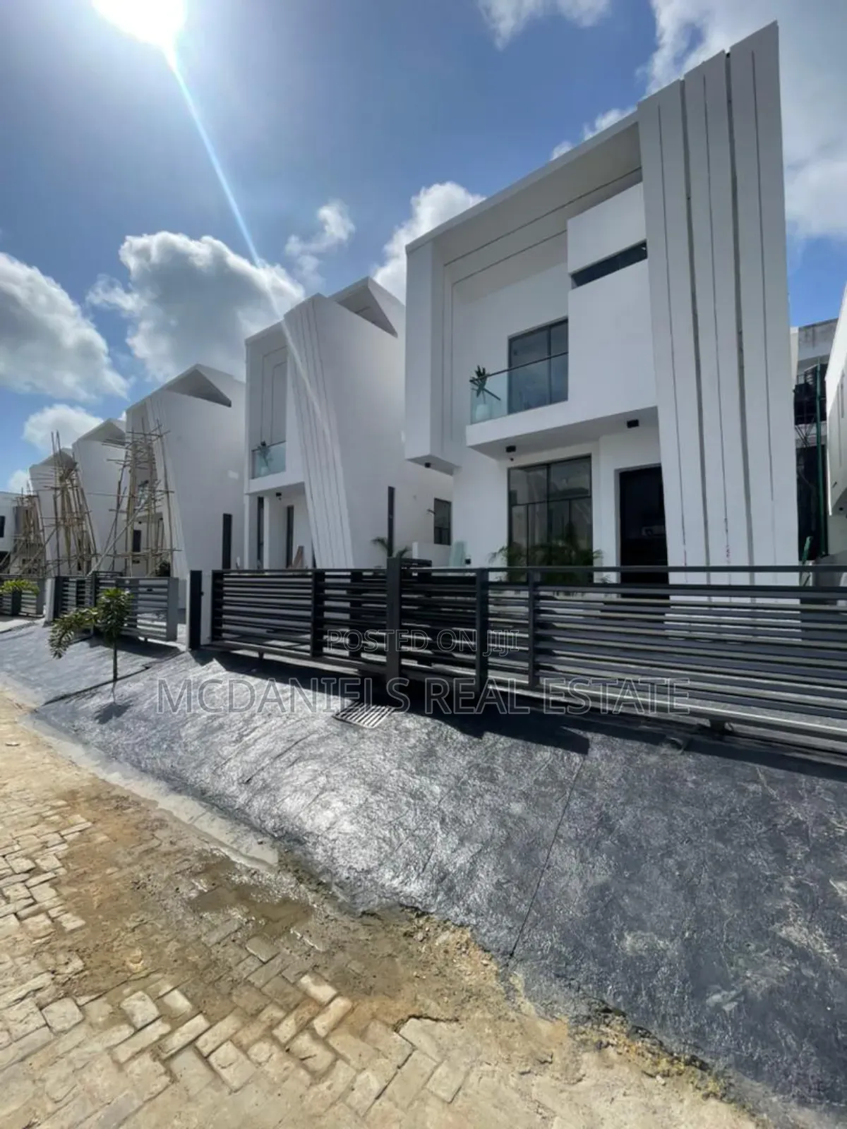 4bdrm Duplex in Chevron for sale in Chevron