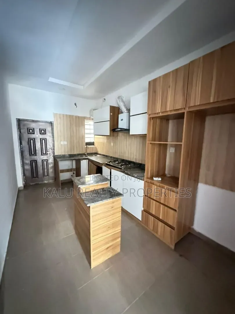 4bdrm Duplex in Ikota for rent in Ikota