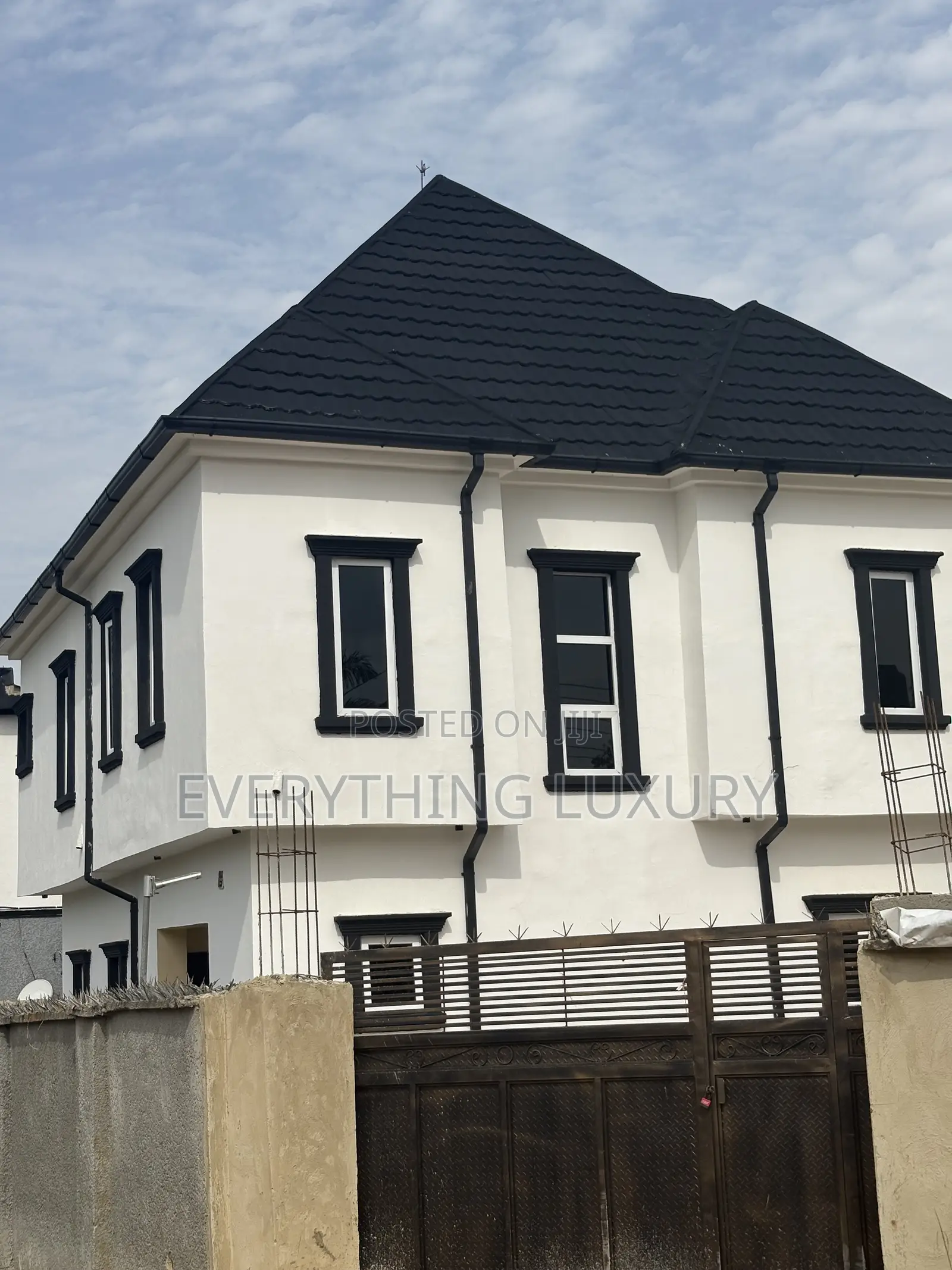 5bdrm Duplex in Ushafa for sale in Ushafa