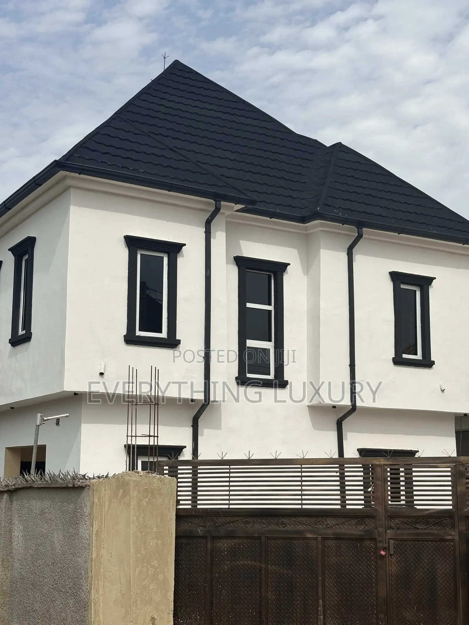 5bdrm Duplex in Ushafa for sale in Ushafa