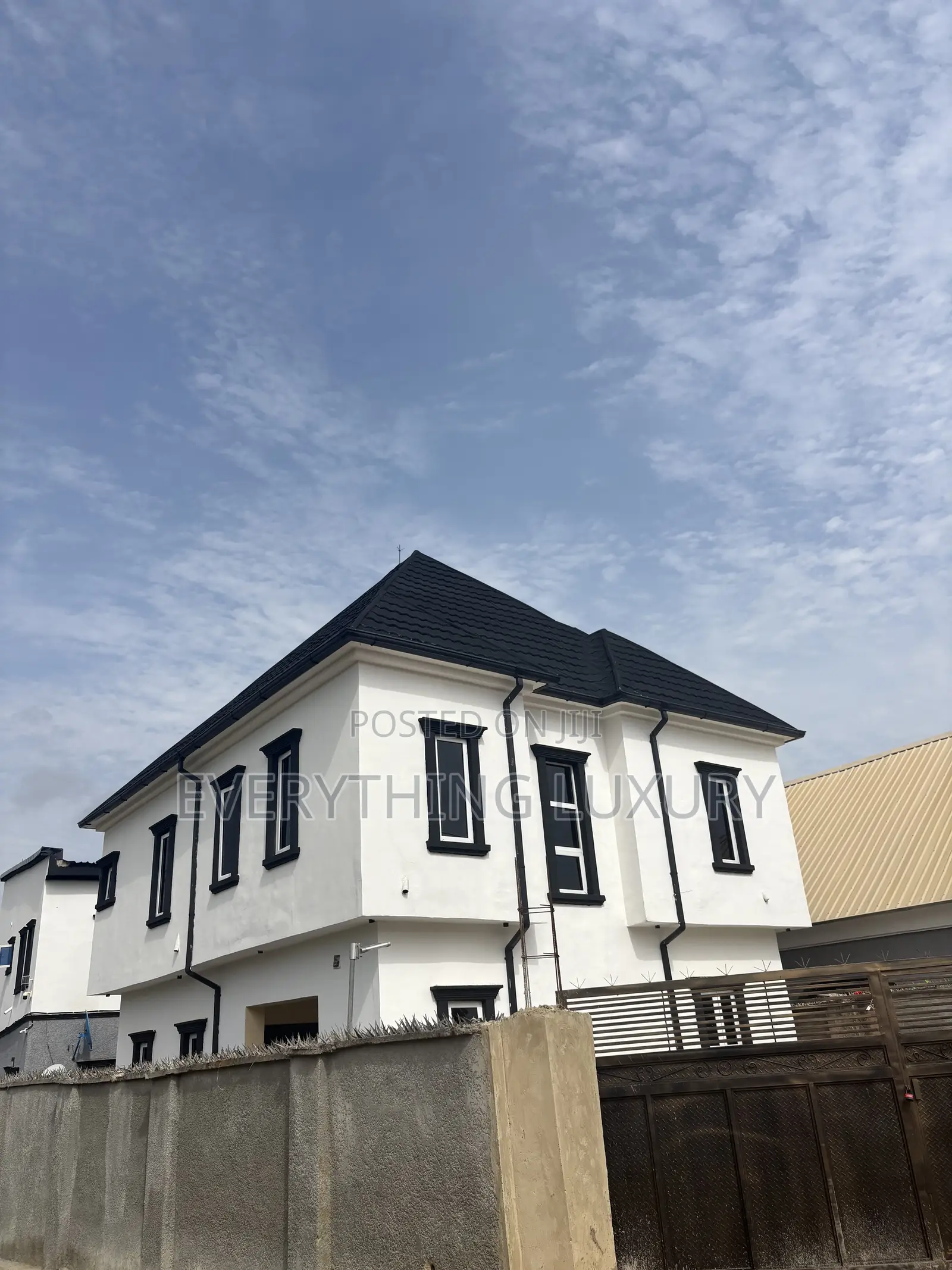 5bdrm Duplex in Ushafa for sale in Ushafa