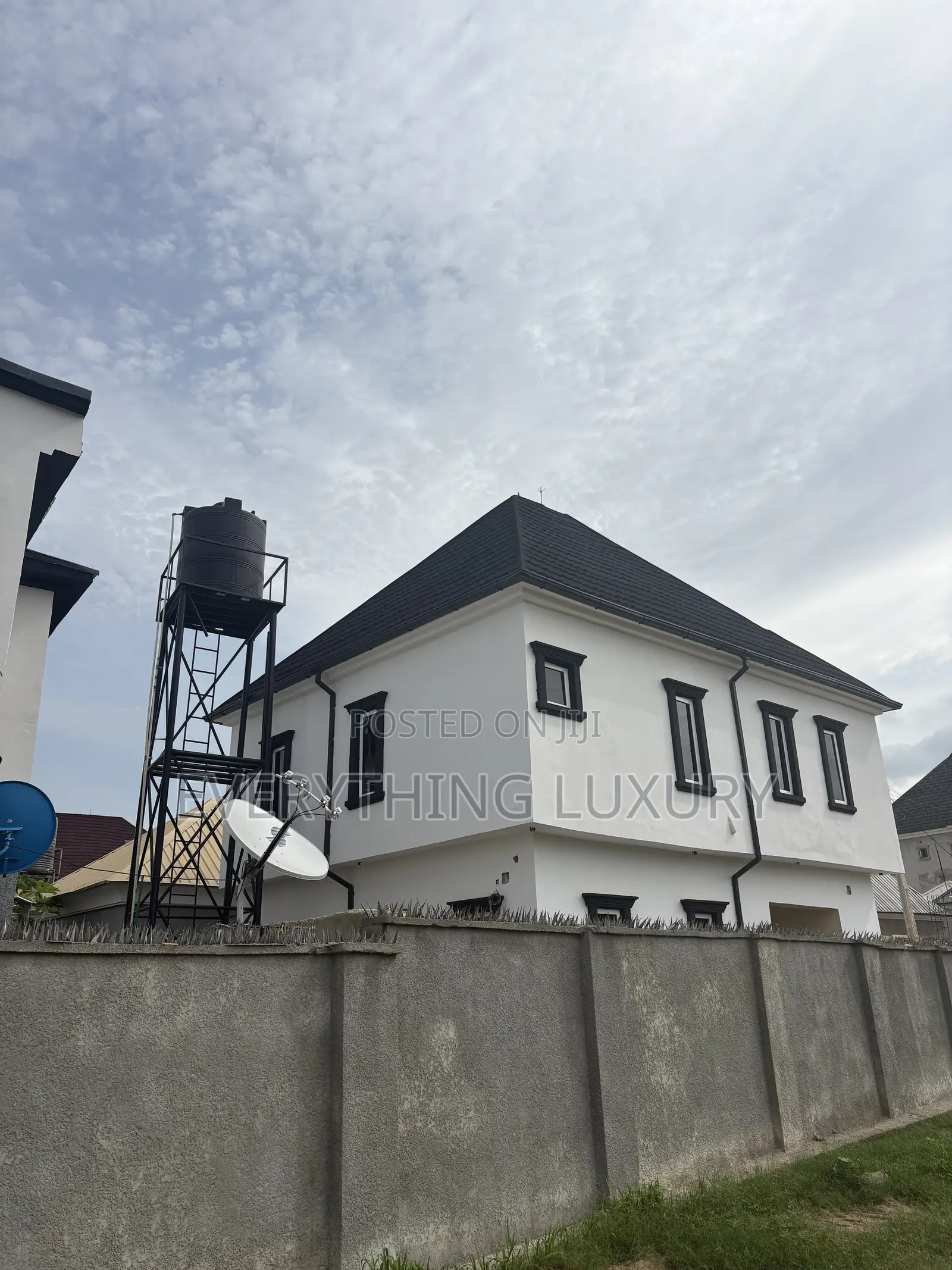 5bdrm Duplex in Ushafa for sale in Ushafa