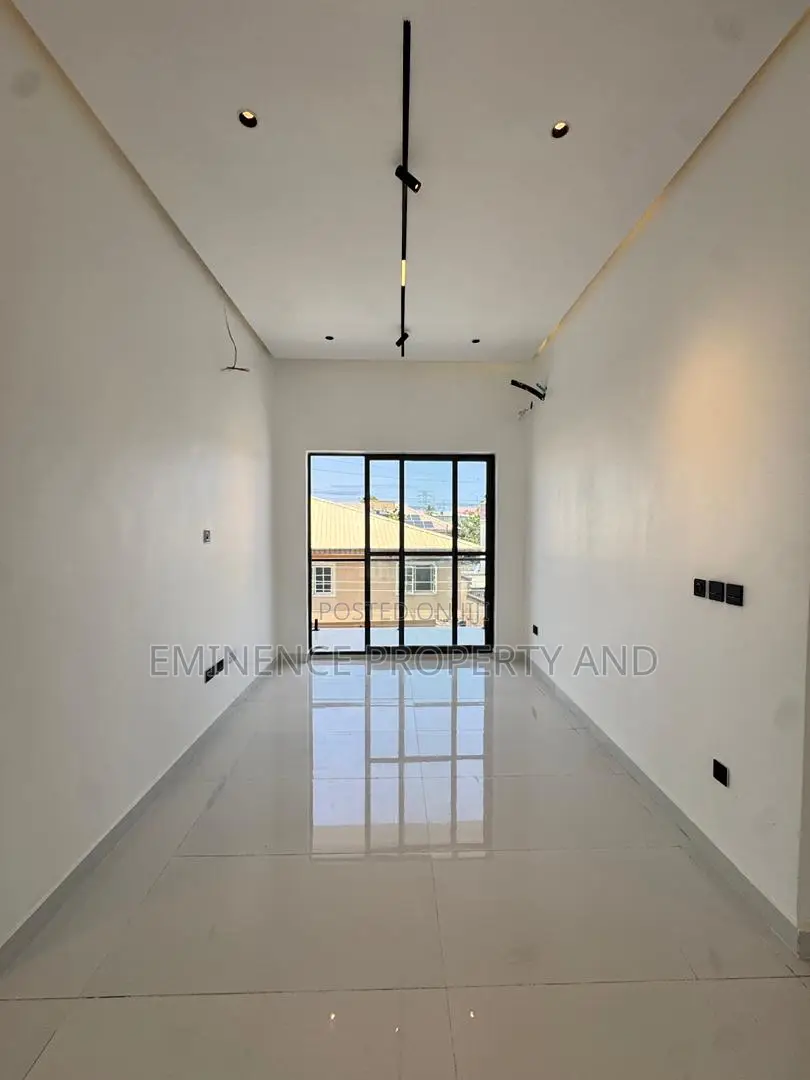 4bdrm Duplex in Off Lekki-Epe Expressway for sale in Off Lekki-Epe Expressway