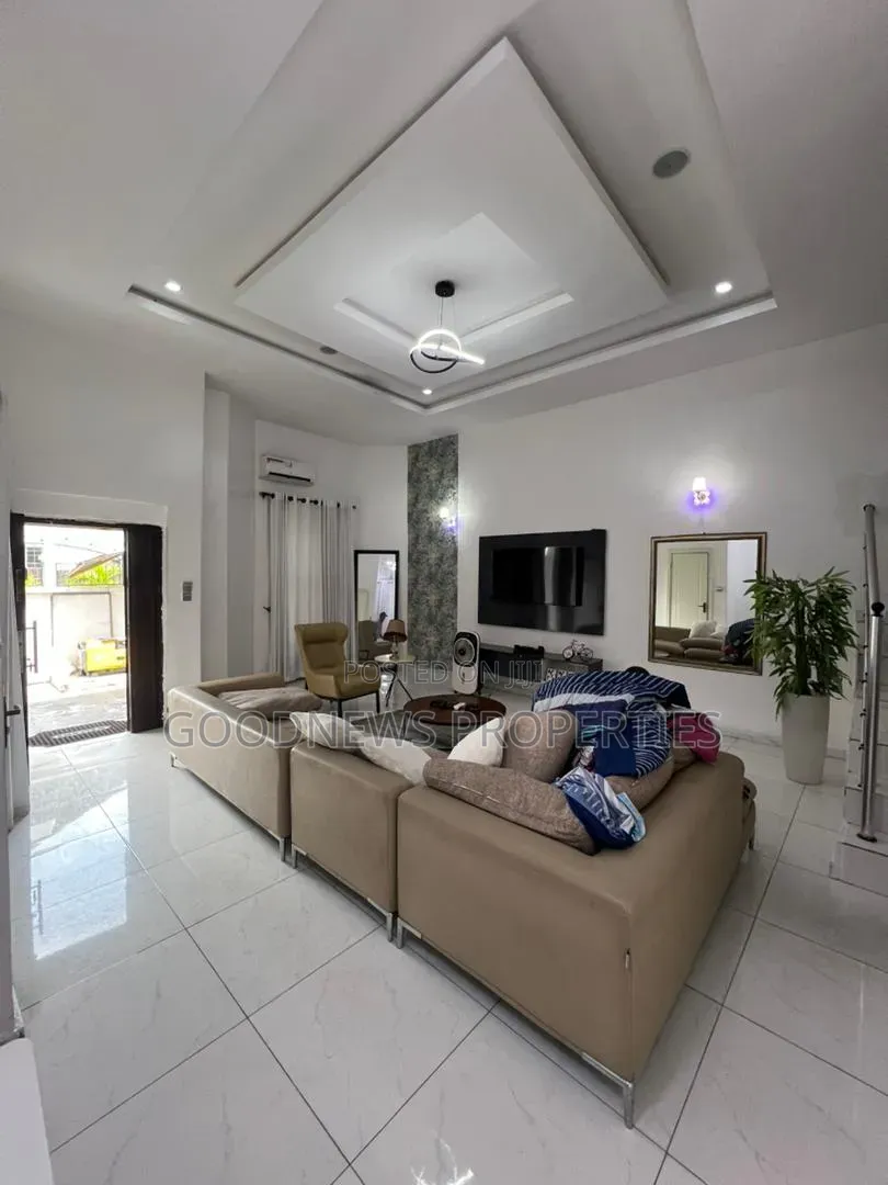 Furnished 4bdrm Duplex in Chevron for rent in Chevron