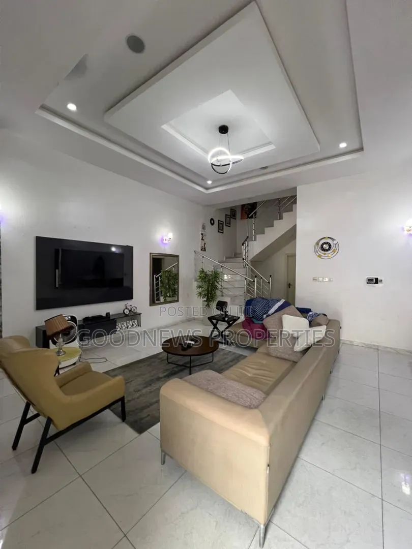 Furnished 4bdrm Duplex in Chevron for rent in Chevron