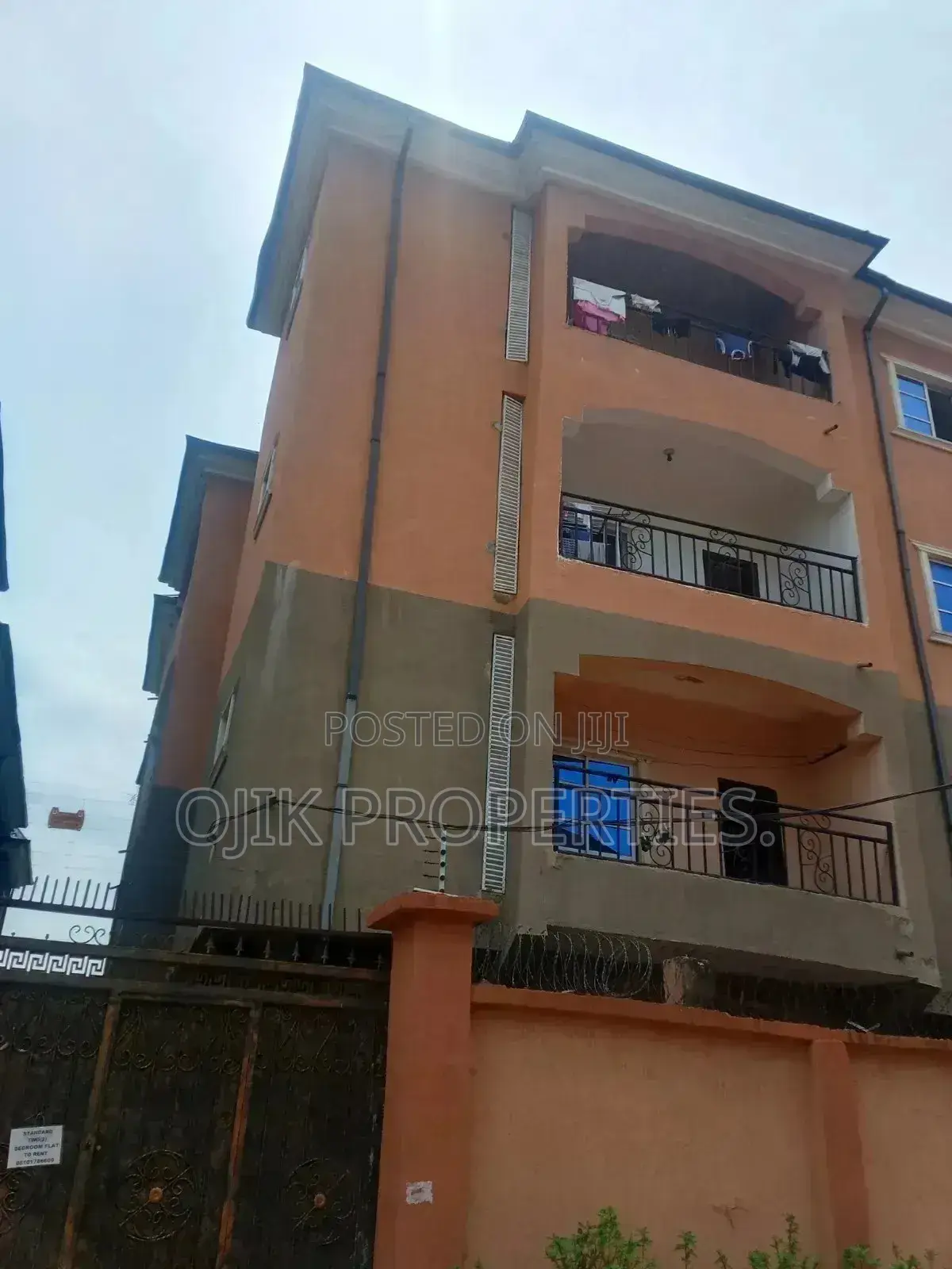 8bdrm Apartment in Ojik Properties, Owerri for sale in Owerri