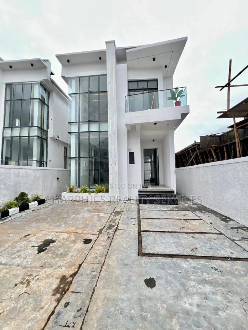 5bdrm Duplex in Chevron for sale in Chevron