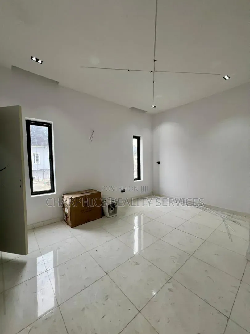 5bdrm Duplex in Chevron for sale in Chevron