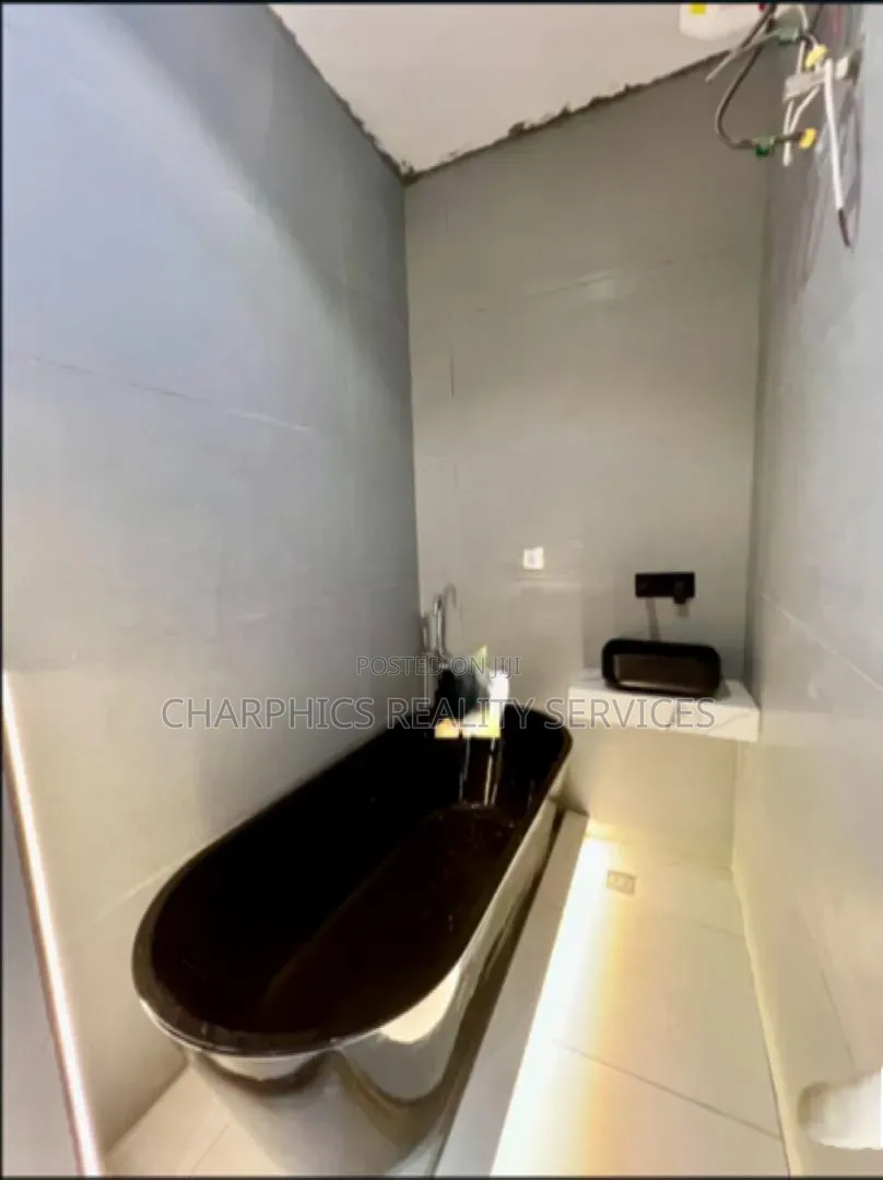 4bdrm Duplex in Ikota for sale in Ikota