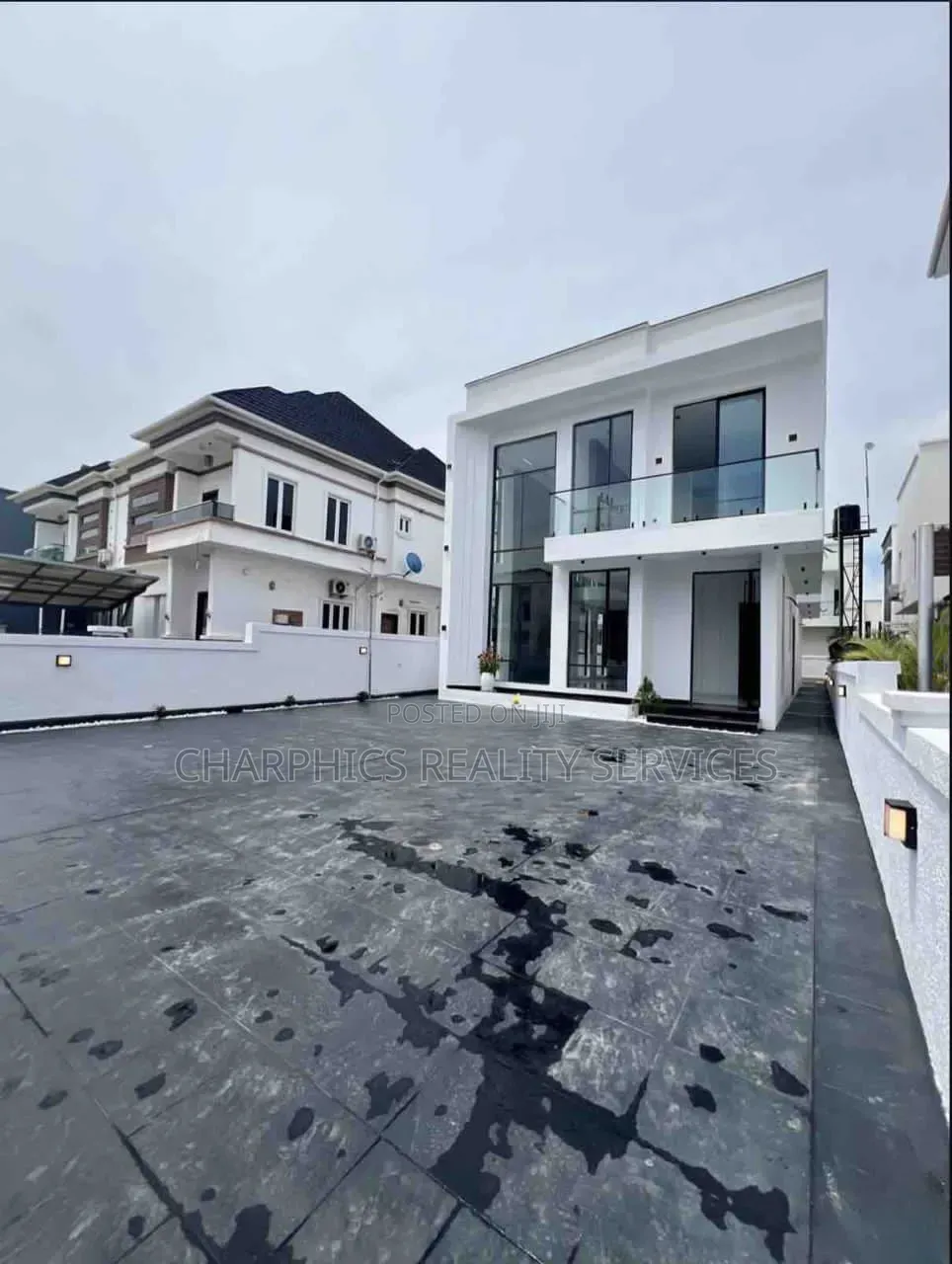 5bdrm Duplex in Ikota for sale in Ikota