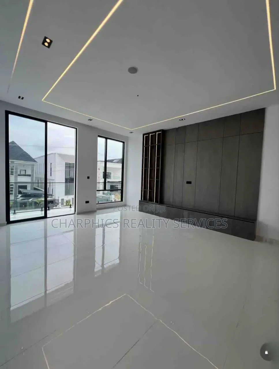 5bdrm Duplex in Ikota for sale in Ikota