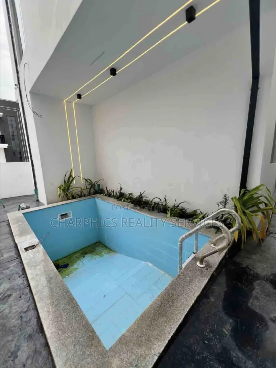 4bdrm Duplex in Chevron for sale in Chevron
