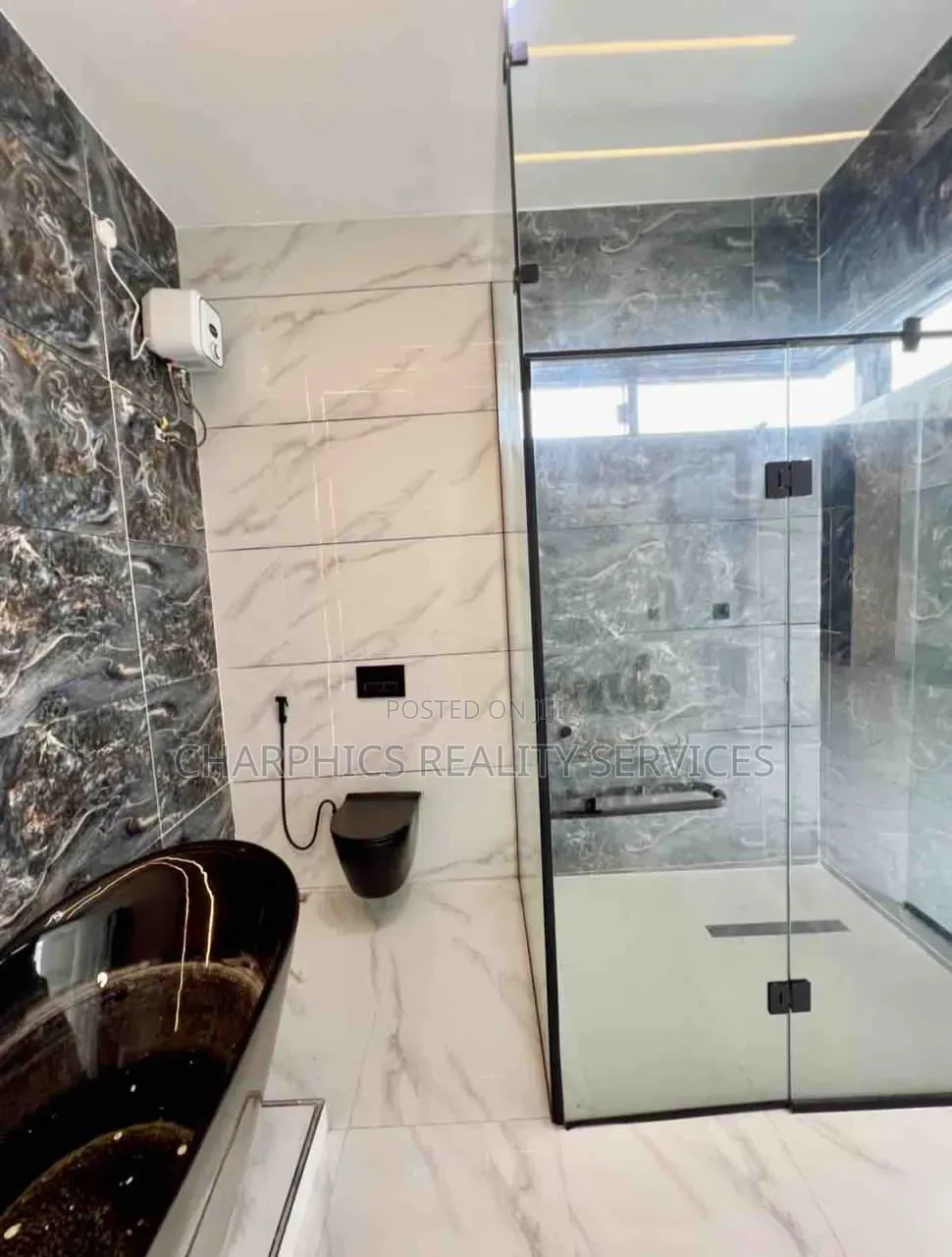 4bdrm Duplex in Chevron for sale in Chevron